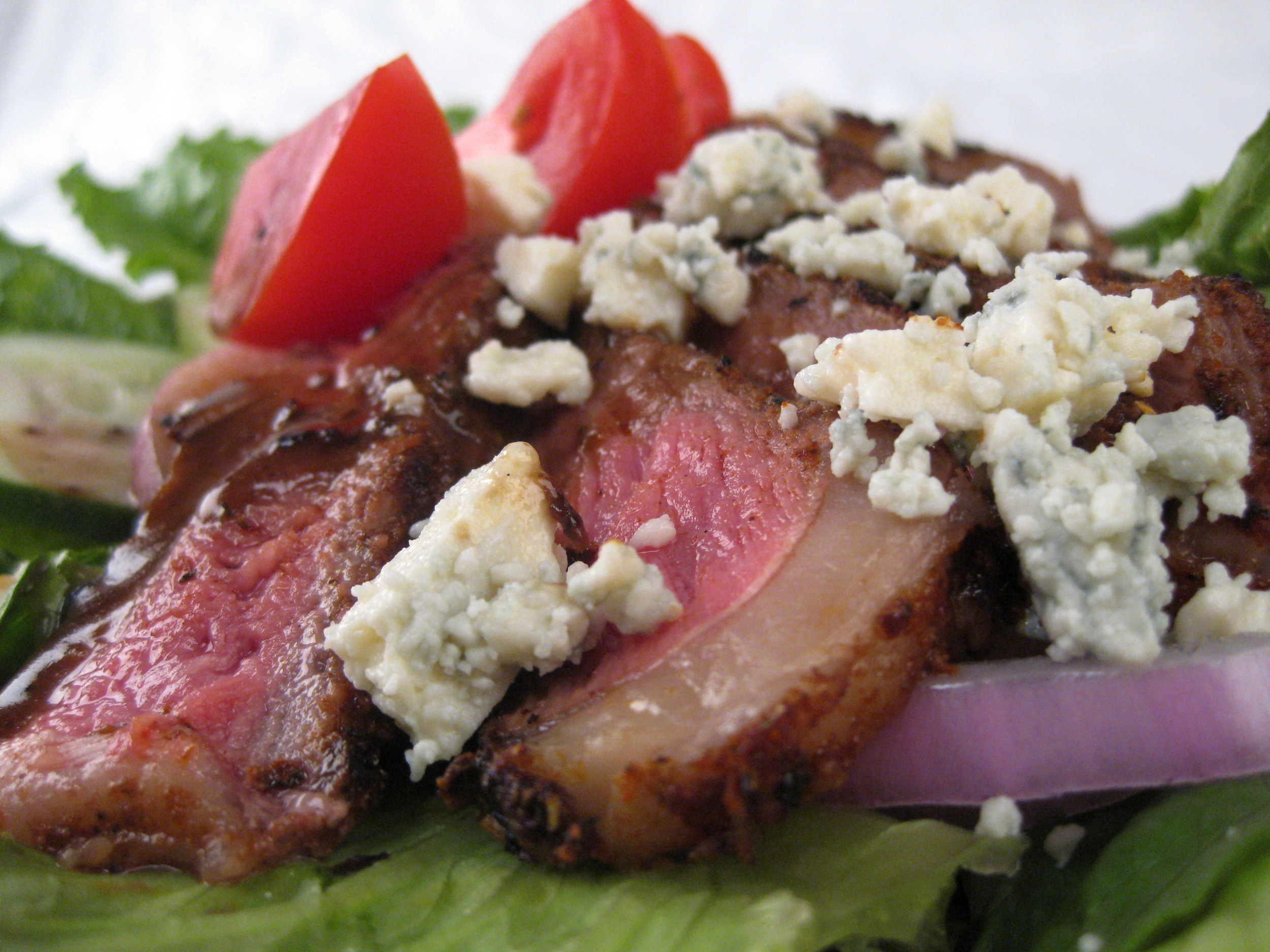 steak-salad-black-blue