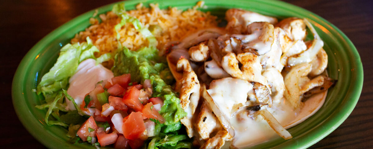 Acapulco chicken with Spanish rice and salad