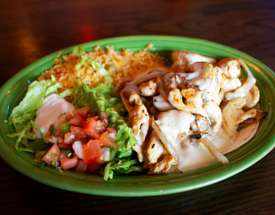 Acapulco chicken with Spanish rice and salad